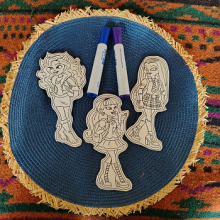 Girls at Monster High 1 Dry Erase Coloring Dolls Set ITH 5x7