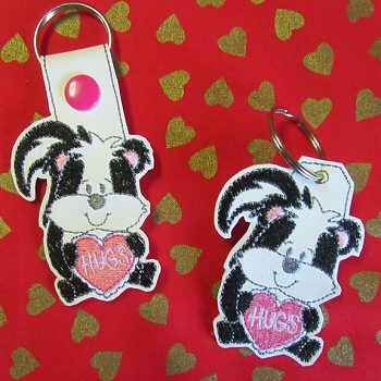 Valentine Hugs Skunk SnapIt-Taglet Set ITH